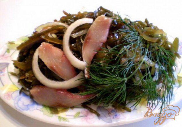 фото рецепта: Салат из морской капусты с сельдью