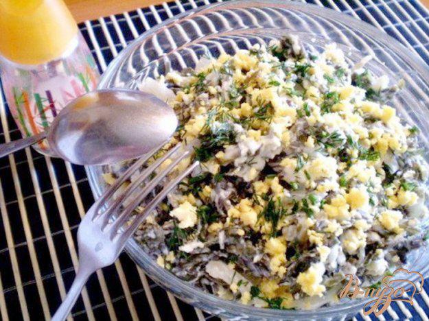 фото рецепта: Салат из морской капусты и кальмара