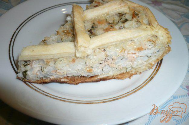фото рецепта: Пирог с консервированной горбушей и рисом