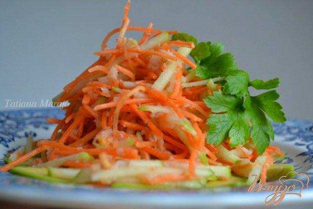 фото рецепта: Морковно-яблочный салат с креветками