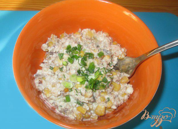 фото рецепта: Салат с сардинами и кукурузой