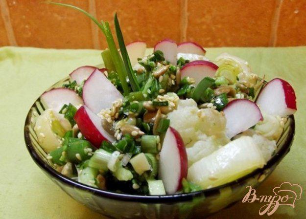 фото рецепта: Салат с семенами подсолнечника и кунжута