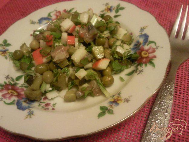 фото рецепта: Салат из крабовых палочек и сельди
