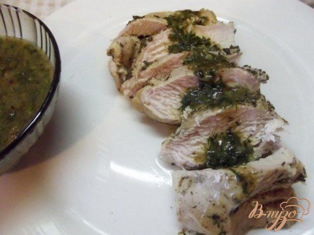 фото рецепта: Куриное филе под зеленым соусом