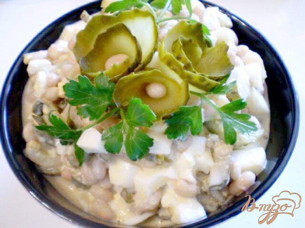 фото рецепта: Салат с фасолью и маринованными огурцами