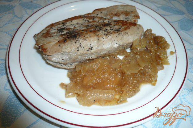 фото рецепта: Свинина с яблочно-луковым соусом