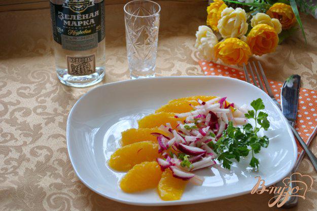 фото рецепта: Салат с апельсином и редисом