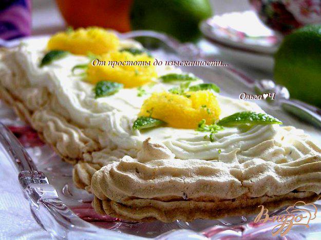 фото рецепта: Лаймовый торт-безе с имбирем и малиновым джемом