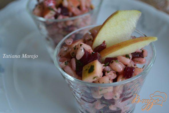 фото рецепта: Салат из перловой крупы со свеклой и яблоком