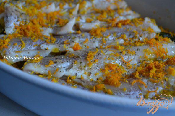 фото рецепта: Филе скумбрии с цукини и кусочками апельсина