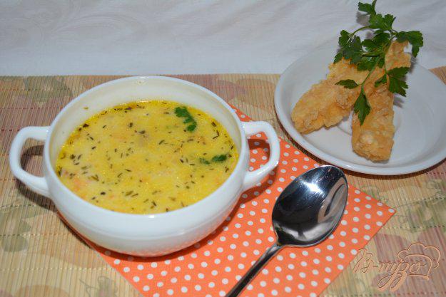 фото рецепта: Сливочный суп с сыром и сырными палочками