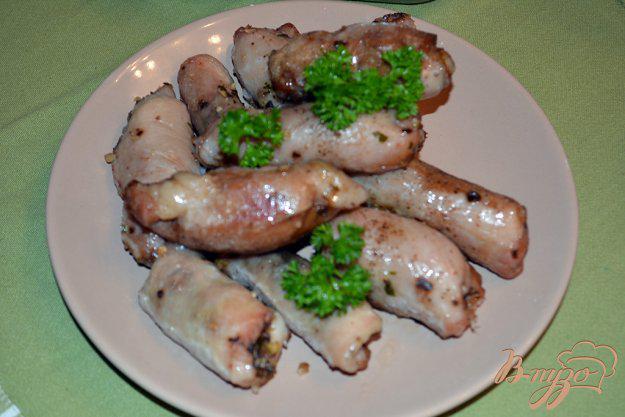 фото рецепта: Свиные пальчики с начинкой из грецкого ореха и зелени