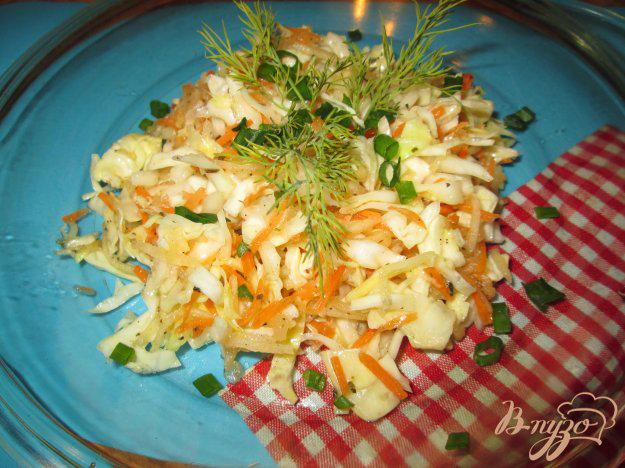 фото рецепта: Капустный салат с морковью и яблоком