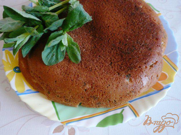 фото рецепта: Кефирный пирог со свежей мятой