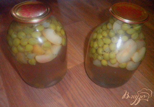 фото рецепта: Виноградно-яблочный компот на зиму