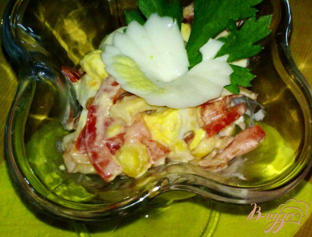фото рецепта: Салат с кальмарами и кукурузой