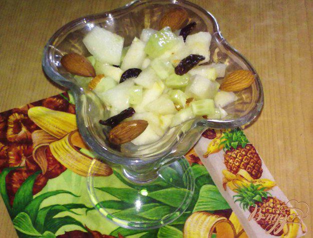 фото рецепта: Салат с огурцами и грушей