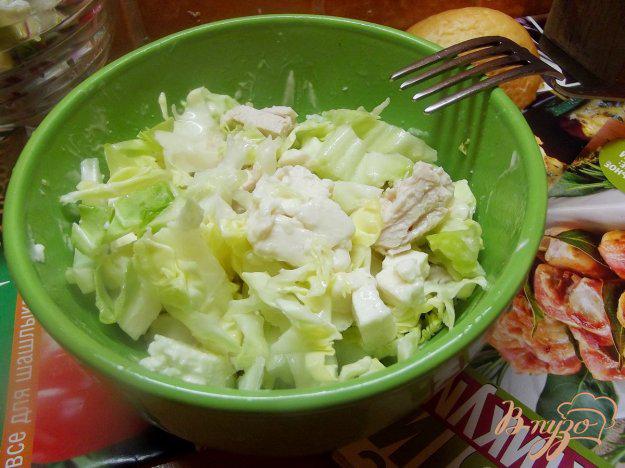 фото рецепта: Салат из отварной курицы с брынзой