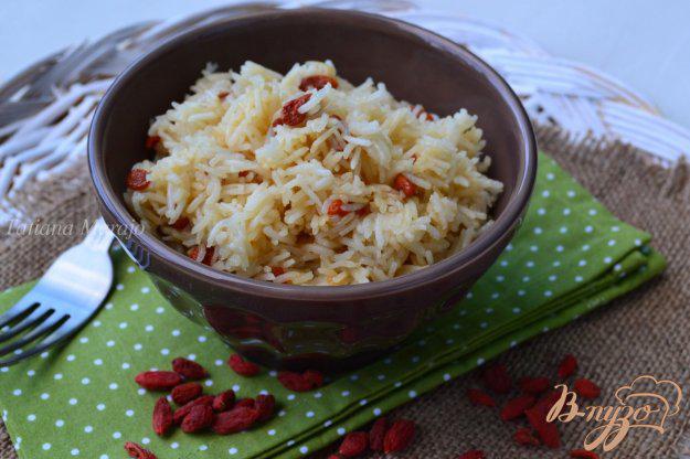 фото рецепта: Отварной рис с ягодами годжи