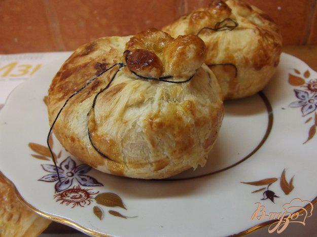 фото рецепта: Витушки с курагой и грецким орехом из слоеного теста
