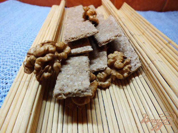 фото рецепта: Хлебцы из орехово-овсяной муки