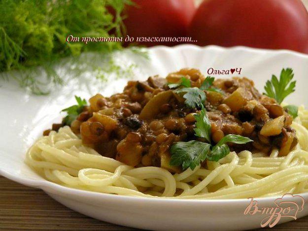фото рецепта: Спагетти с чечевично-грибным соусом с кабачками