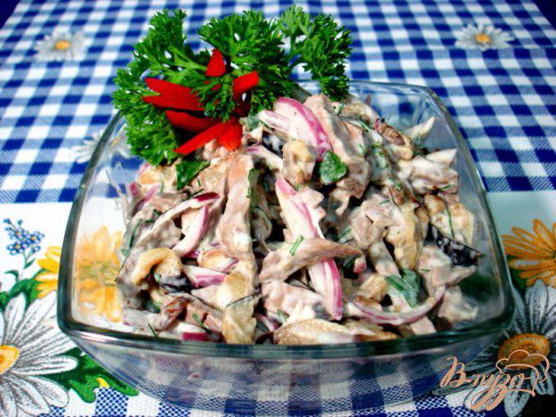 фото рецепта: Салат из сердца с баклажанами и грибами