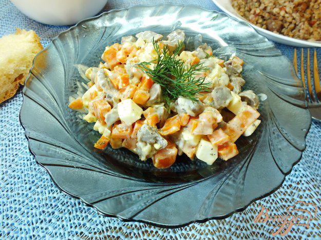 фото рецепта: Салат из моркови, яиц и куриных желудков