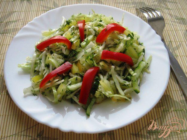 фото рецепта: Салат с капустой «Хрустящий бум»