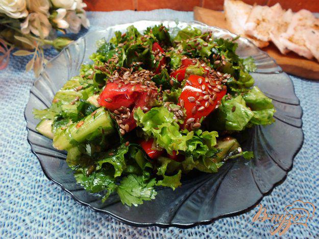 фото рецепта: Салат овощной с салатом латук и семенами льна