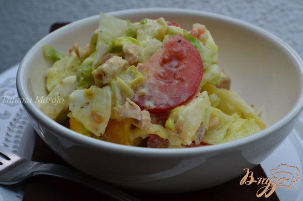 фото рецепта: Легкий овощной салат с консервированной рыбой