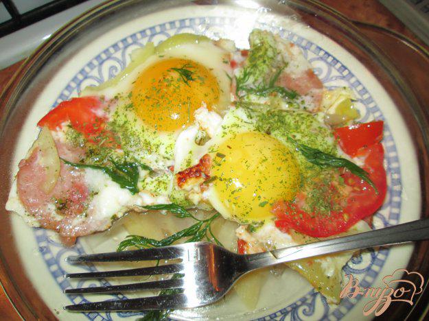 фото рецепта: Глазунья с помидорами и болгарским перцем