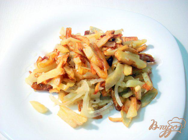 фото рецепта: Жареный картофель с луком и чесноком