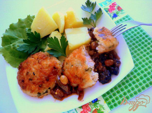 фото рецепта: Котлеты рыбные с рисом и пикантным соусом