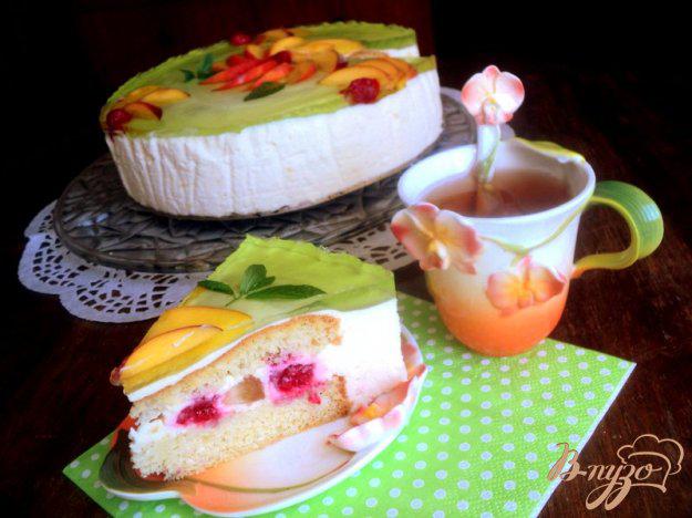 фото рецепта: Торт с персиками и малиной