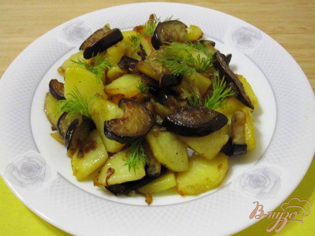 фото рецепта: Жареный картофель с баклажанами