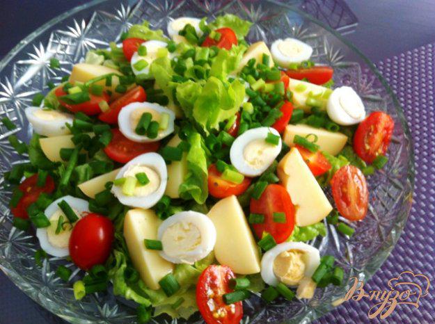 фото рецепта: Салат из перепелиных яиц и копченого сыра Провалетта