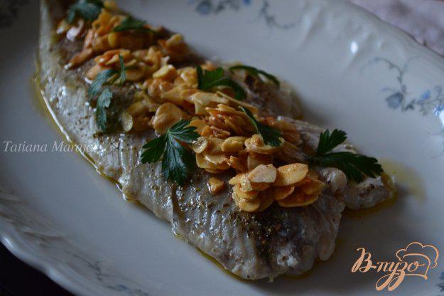 фото рецепта: Рыба со сливочным маслом с миндалем
