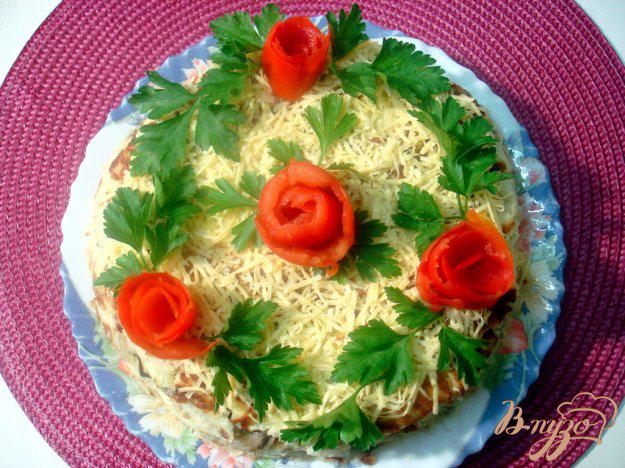 фото рецепта: Закусочный пирог из капусты и грибов