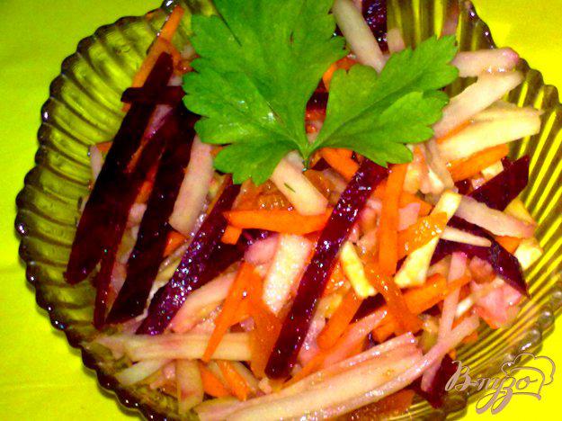 фото рецепта: Салат с топинамбуром и другими корнеплодами