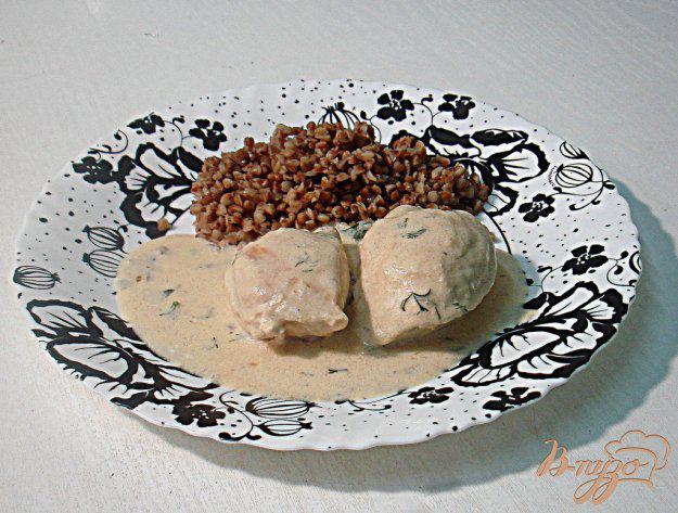 фото рецепта: Куриное филе под луково - сметанным соусом