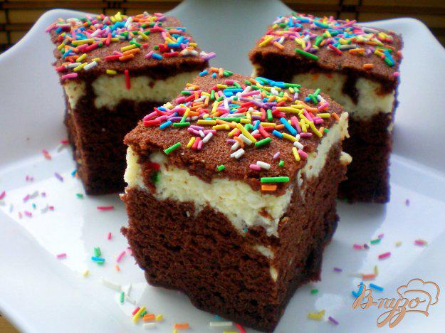 фото рецепта: Шоколадное пирожное с творожной начинкой