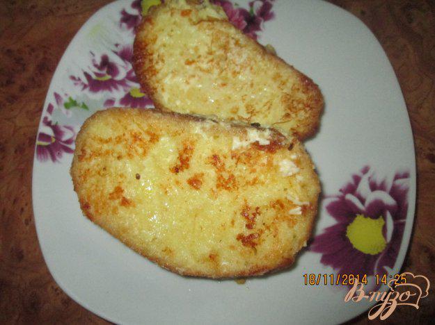 фото рецепта: Гренки с яйцом и плавленым сыром