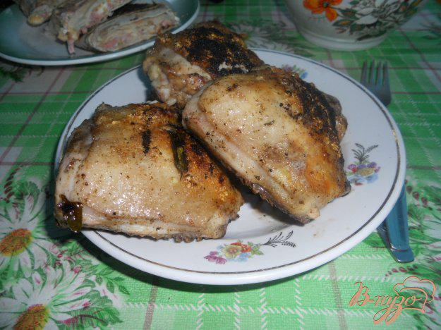 фото рецепта: Куриные бедра в маринаде с эстрагоном