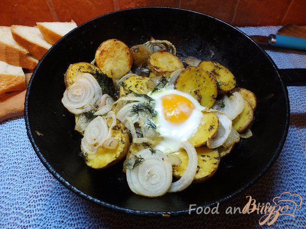 фото рецепта: Картофель запеченый с яйцом