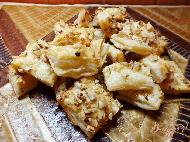 фото рецепта: Слоечки с грецким орехом открытые