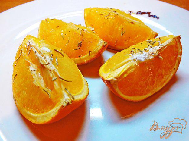 фото рецепта: Десерт из апельсина запеченного в роме с розмарином