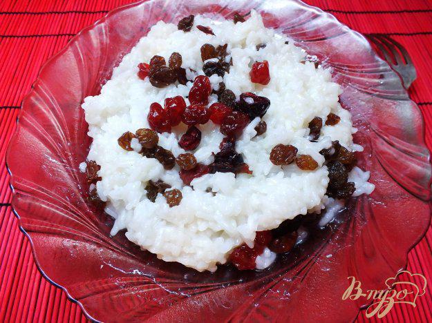 фото рецепта: Сладким рис с вяленой ягодой к завтраку