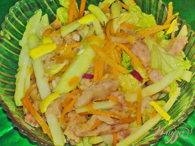 фото рецепта: Салат из кольраби «Цветной»