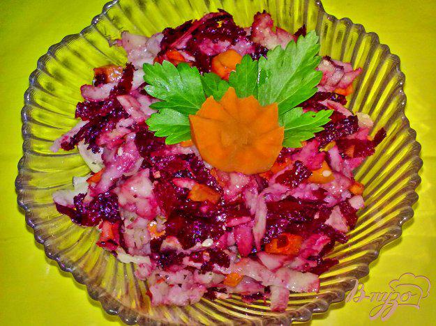 фото рецепта: Салат из кольраби и свеклы